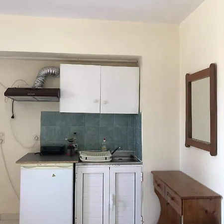 Gold Center Suites Studio 9 شقة Kalamákion